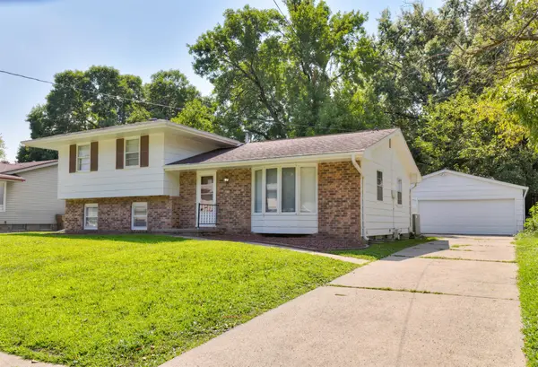 8416 Airline Avenue, Urbandale, IA 50322