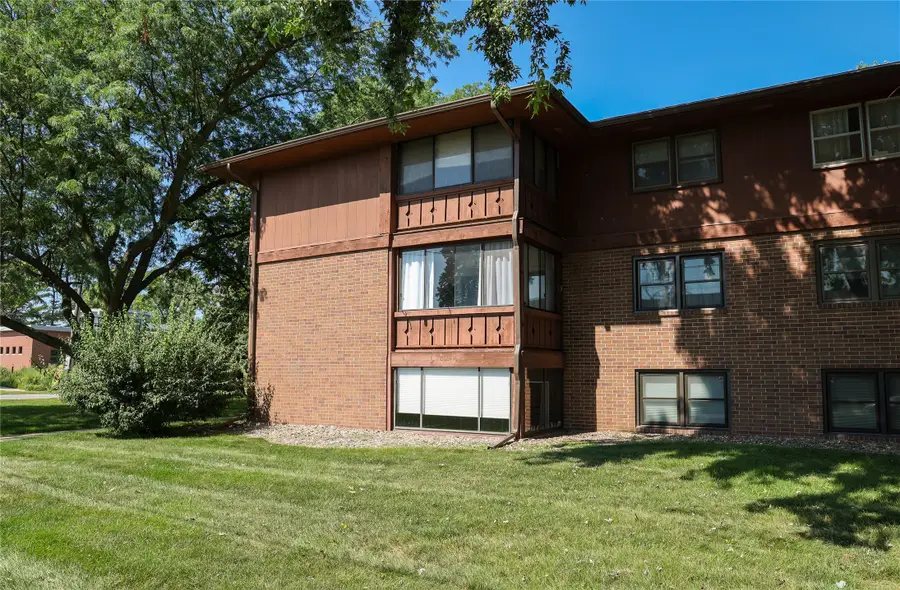 1900 50th Street #10, Des Moines, IA 50310 - #2