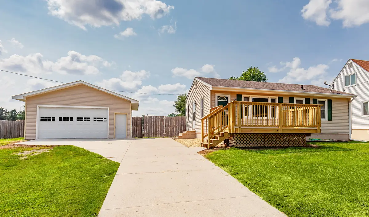 2020 E 40th Street, Des Moines, IA 50317 - #1
