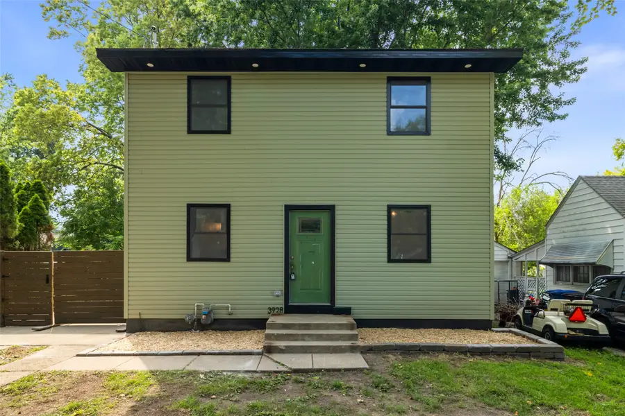 3928 11th Street, Des Moines, IA 50313 - #2