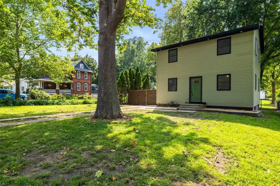 3928 11th Street, Des Moines, IA 50313 - #3