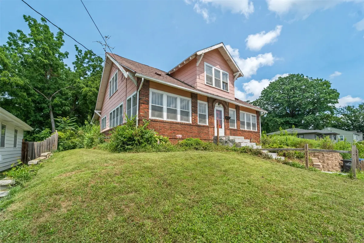 3921 Douglas Avenue, Des Moines, IA 50310 - #1