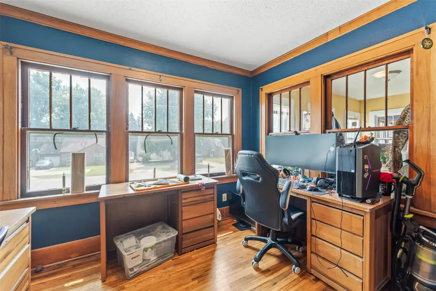 3921 Douglas Avenue, Des Moines, IA 50310 - #3