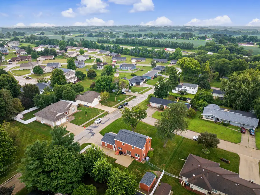 1202 S 15th Avenue W, Newton, IA 50208 - #2