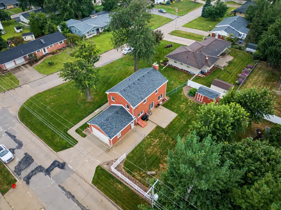 1202 S 15th Avenue W, Newton, IA 50208 - #3