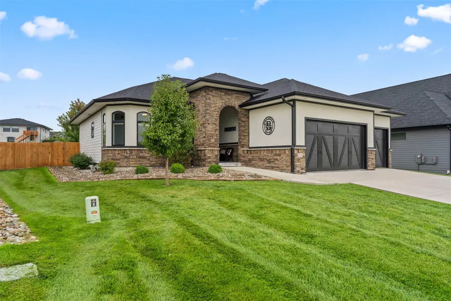 2550 Belmont Boulevard, Waukee, IA 50263 - #3