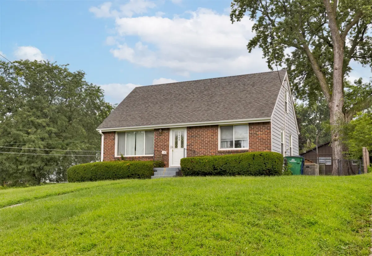6409 Roseland Drive, Urbandale, IA 50322 - #1