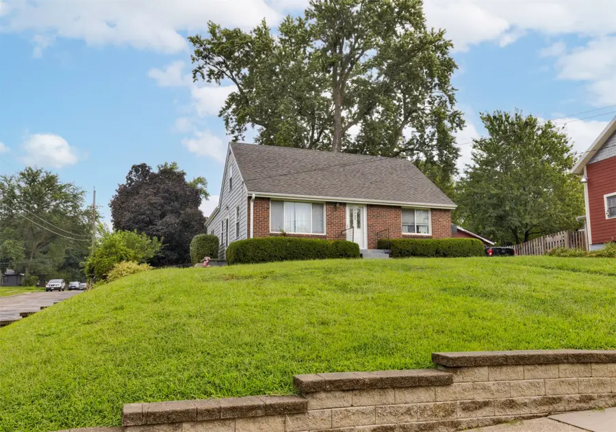 6409 Roseland Drive, Urbandale, IA 50322 - #2