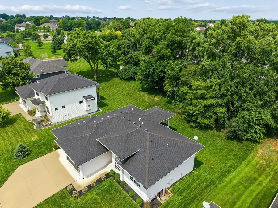 14415 Sheridan Avenue, Urbandale, IA 50323 - #2