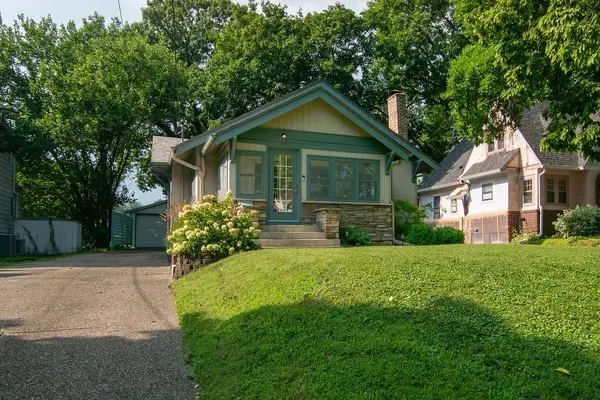 4134 Beaver Crest Drive, Des Moines, IA 50310