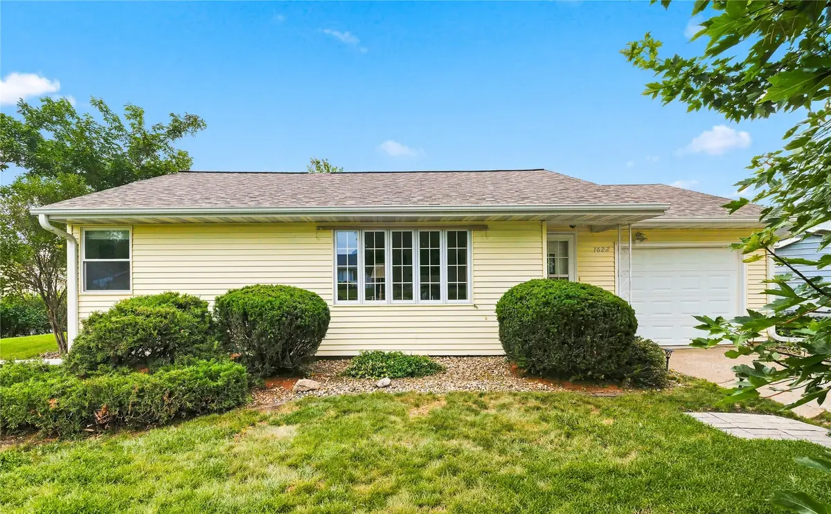 1622 Spencer Street, Grinnell, IA 50112 - #1