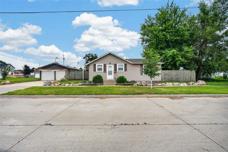 820 Maple Street, West Des Moines, IA 50265 - #2
