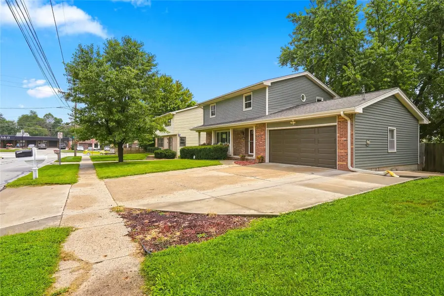 8640 Primrose Lane, Clive, IA 50325 - #2