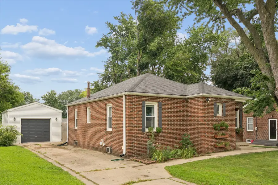 809 10th Street, West Des Moines, IA 50265 - #2