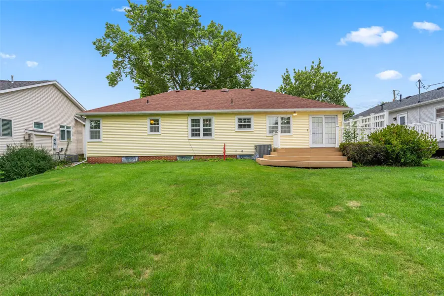 1112 S 12th Avenue W, Newton, IA 50208 - #2
