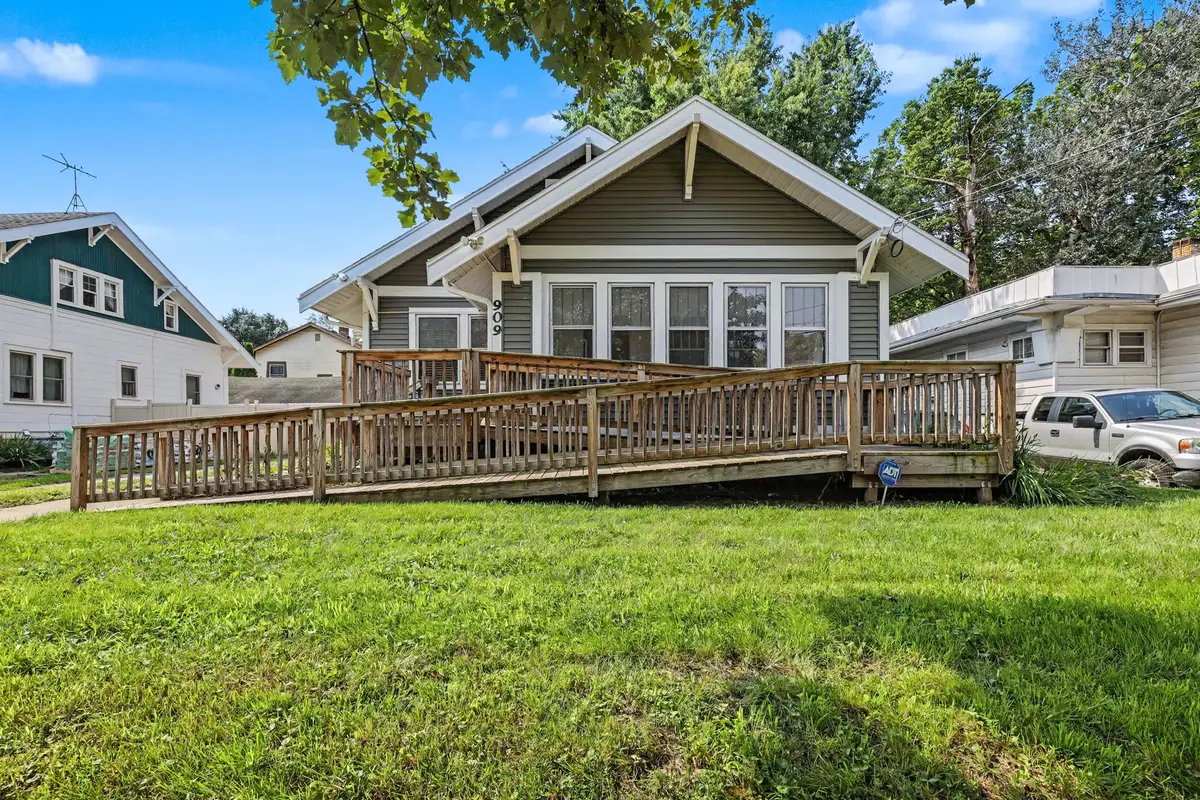 909 Arthur Avenue, Des Moines, IA 50316 - #1