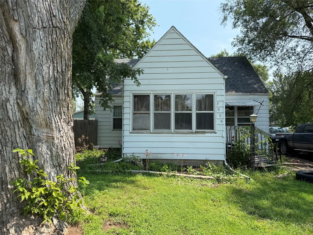 3909 SW 13th Street, Des Moines, IA 50315 - #1