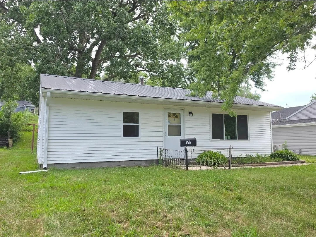 511 E 27th Street S, Newton, IA 50208 - #1