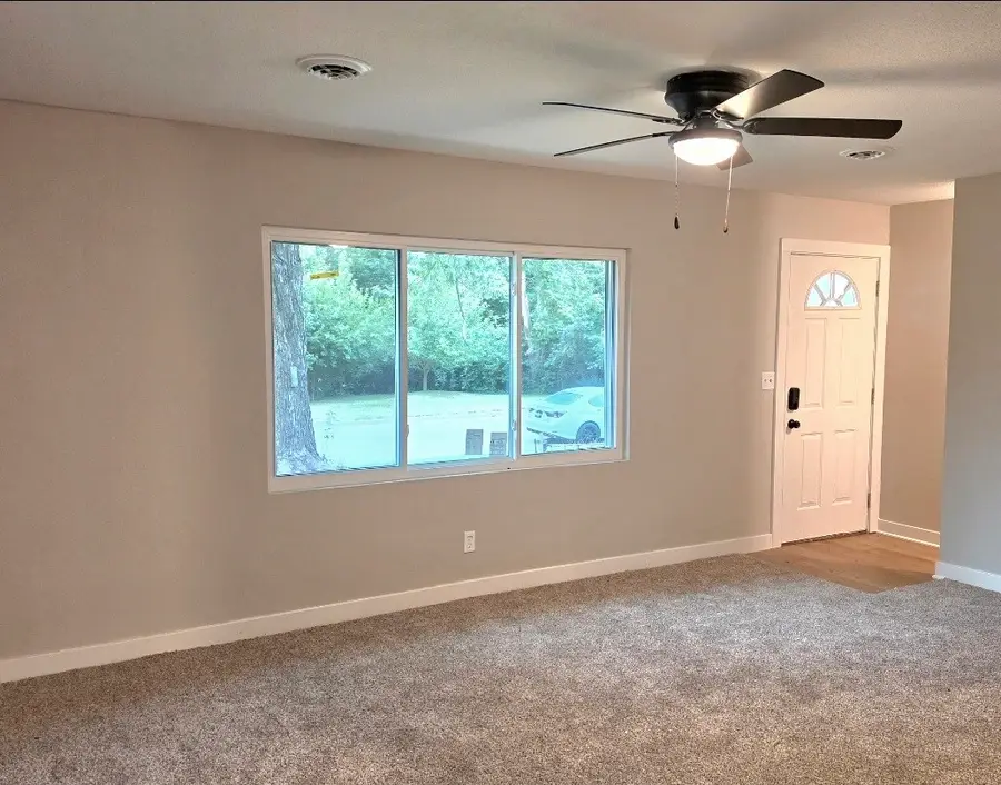 511 E 27th Street S, Newton, IA 50208 - #2