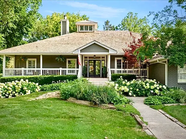 12955 Woodlands Parkway, Clive, IA 50325