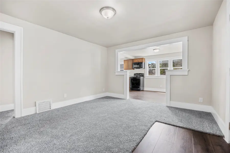 309 E 25th Street, Des Moines, IA 50317 - #3