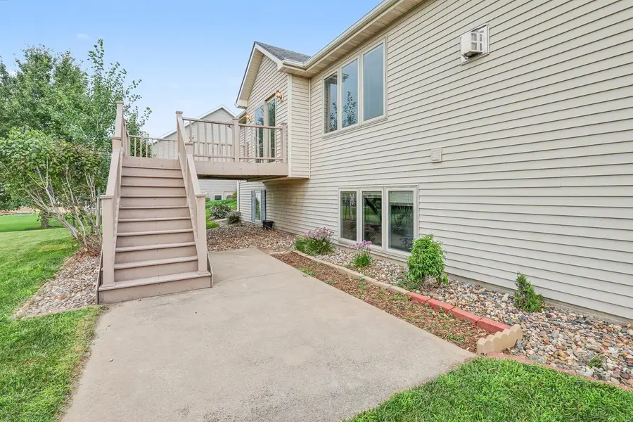 2521 Hemel Drive, Pella, IA 50219 - #2
