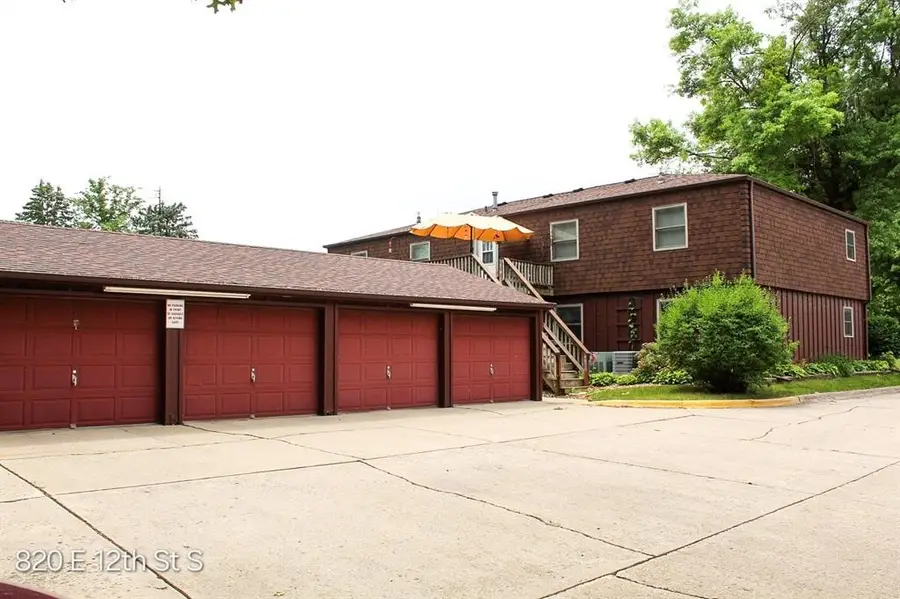 820 E 12th Street S, Newton, IA 50208 - #2