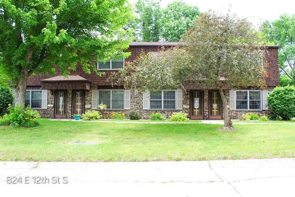 824 E 12th Street S, Newton, IA 50208 - #1