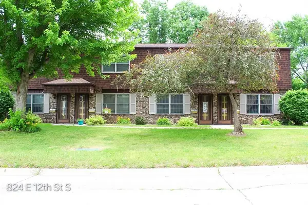 824 E 12th Street S, Newton, IA 50208