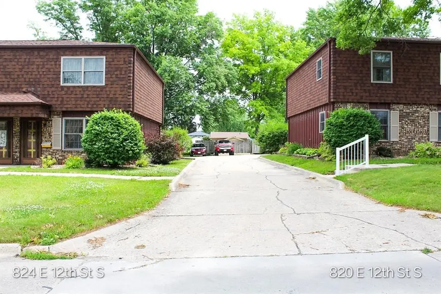 824 E 12th Street S, Newton, IA 50208 - #2