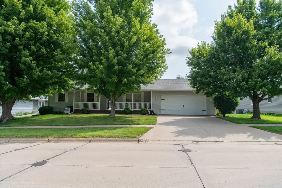 1106 E 7th Street, Pella, IA 50219 - #2