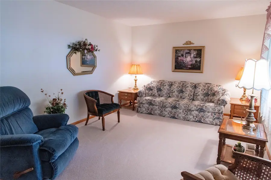 1106 E 7th Street, Pella, IA 50219 - #3