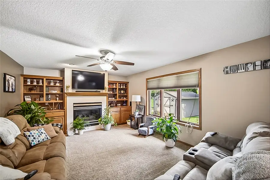 1022 E 18th Street S, Newton, IA 50208 - #3