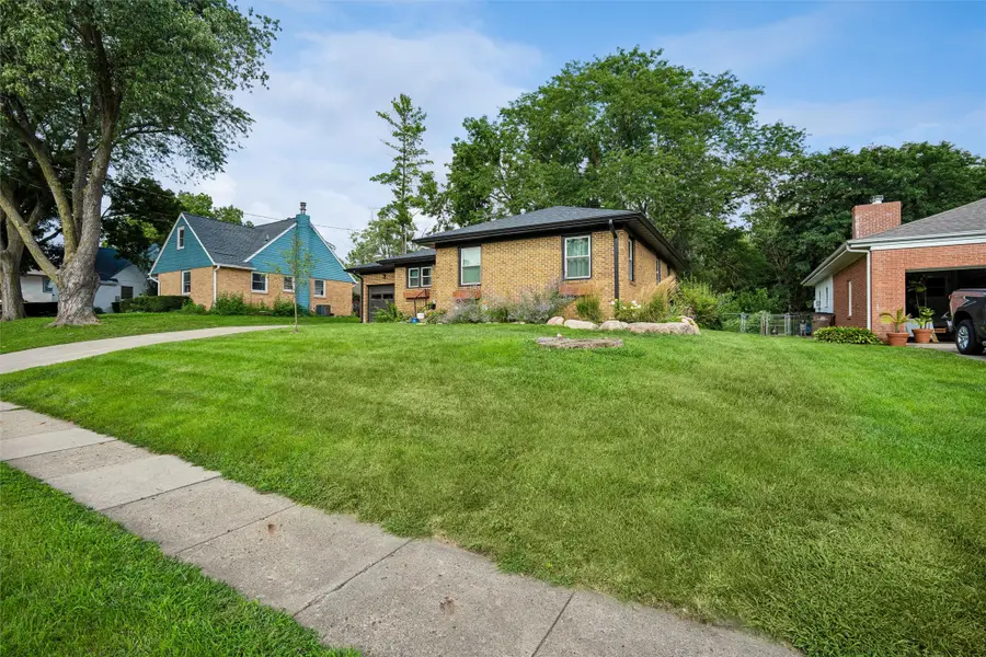 917 14th Street, West Des Moines, IA 50265 - #2