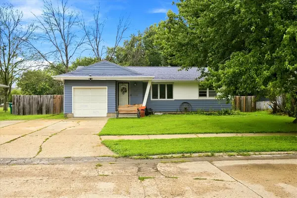 110 N 10th Avenue, Winterset, IA 50273