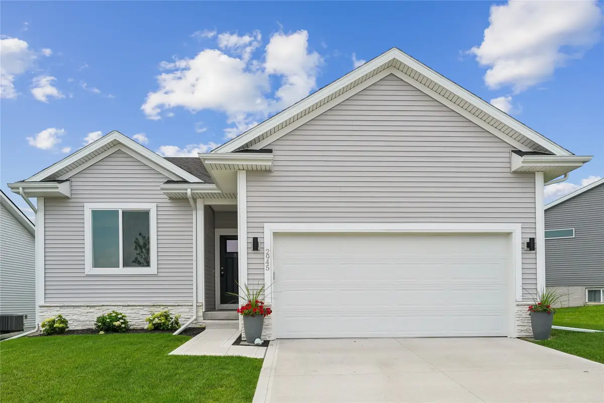 2945 Primrose Lane, Pella, IA 50219 - #1