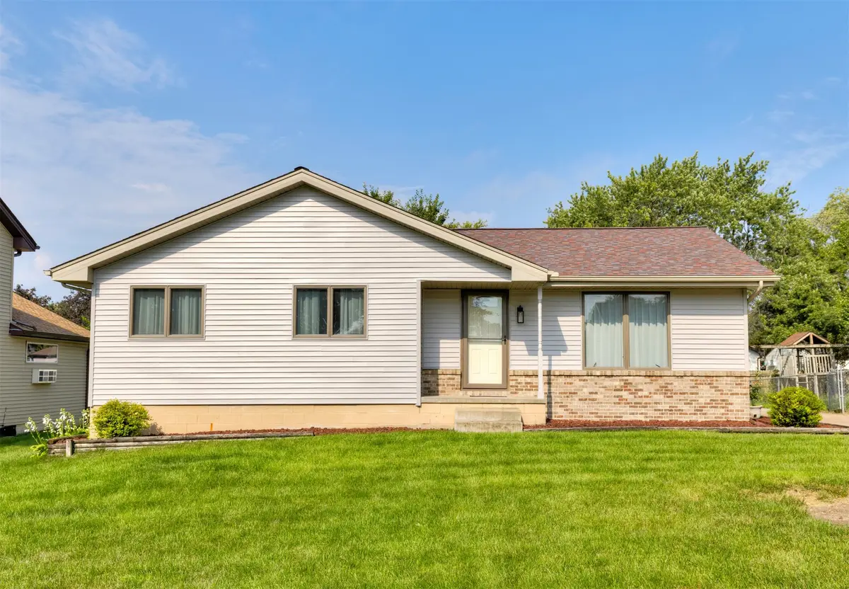 210 11th Avenue Nw, Altoona, IA 50009 - #1