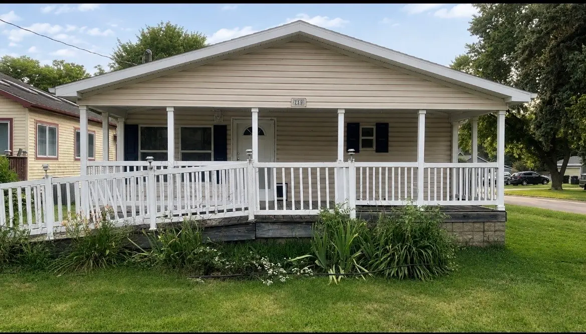 255 N Chestnut Avenue, Earlham, IA 50072 - #1