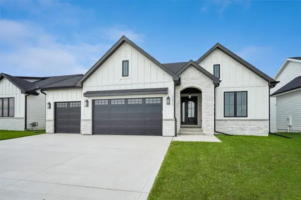 17317 Brookview Drive, Urbandale, IA 50323