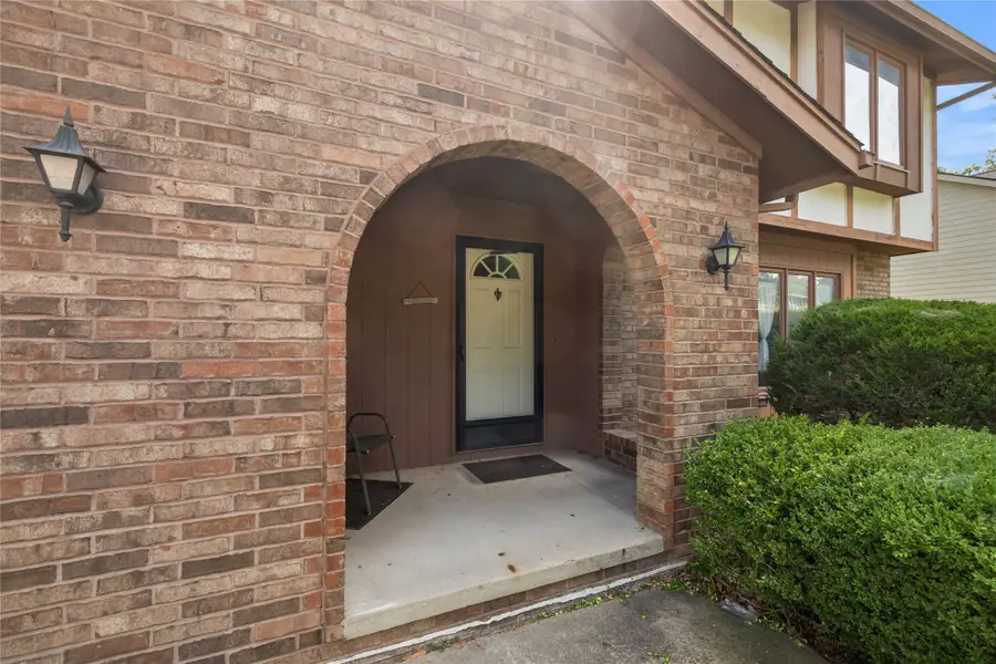 3917 Mary Lynn Drive, Urbandale, IA 50322 - #3