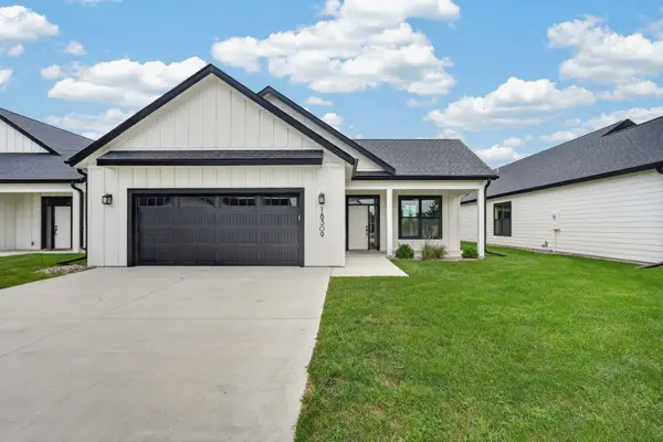 18309 Dooley Drive, Clive, IA 50325