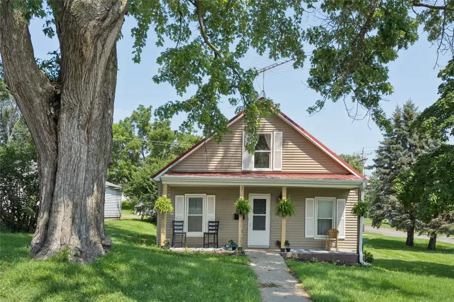 1109 E Montgomery Street, Knoxville, IA 50138 - #2