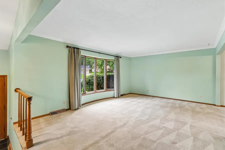 3924 Dakota Drive, West Des Moines, IA 50265 - #2