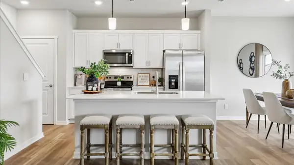 1418 S Banks Street, West Des Moines, IA 50263