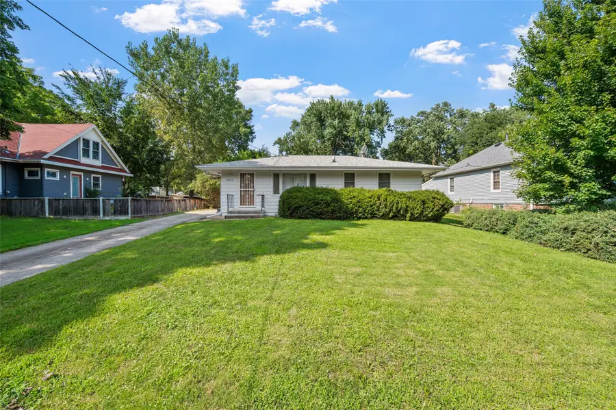 6725 Roseland Drive, Urbandale, IA 50322 - #2