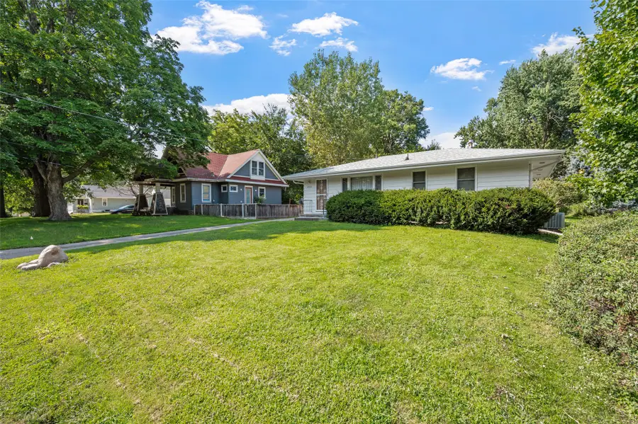 6725 Roseland Drive, Urbandale, IA 50322 - #3