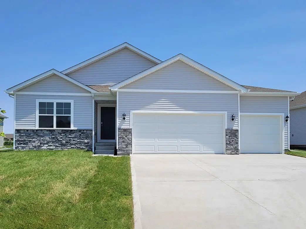 302 39th Street Sw, Altoona, IA 50009 - #1