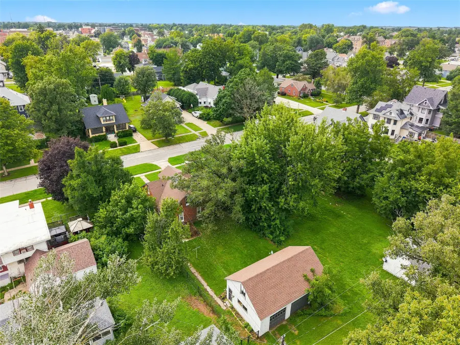 908 Elm Street, Grinnell, IA 50112 - #3