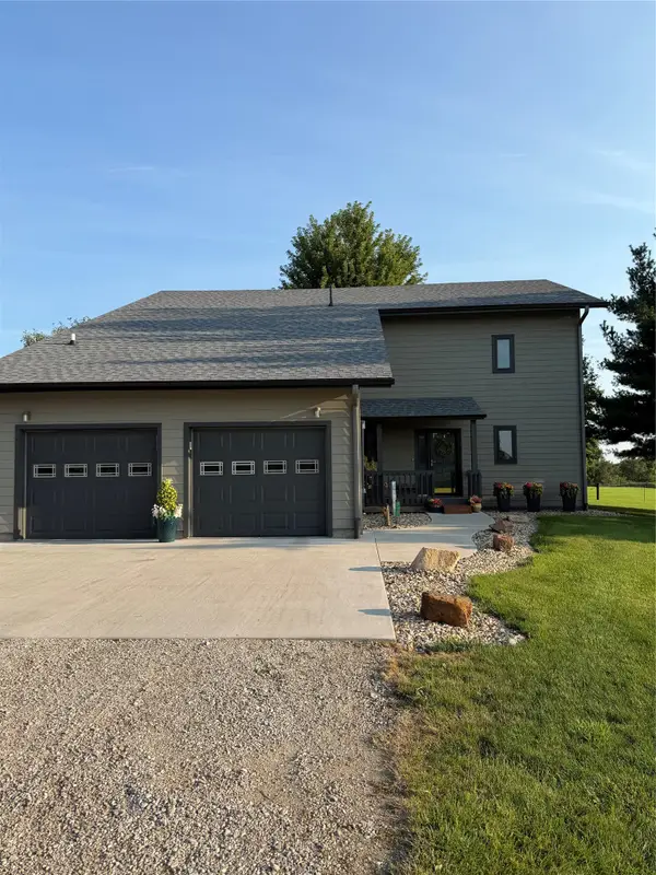 192 385th Avenue, Grinnell, IA 50112