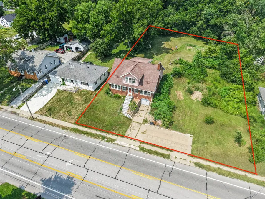 3921 Douglas Avenue, Des Moines, IA 50310 - #2